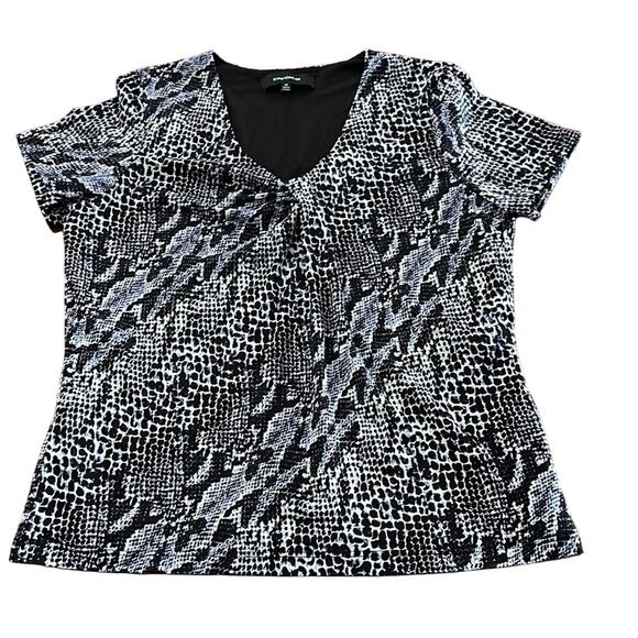 Jones Wear Purple & Black Snakeskin Print Knit Top Blouse Woman Size Medium - Picture 4 of 9